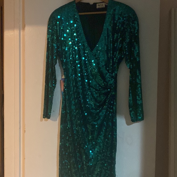 OLEG CASSINI EMERALD SEQUIN DRESS - Picture 2 of 5